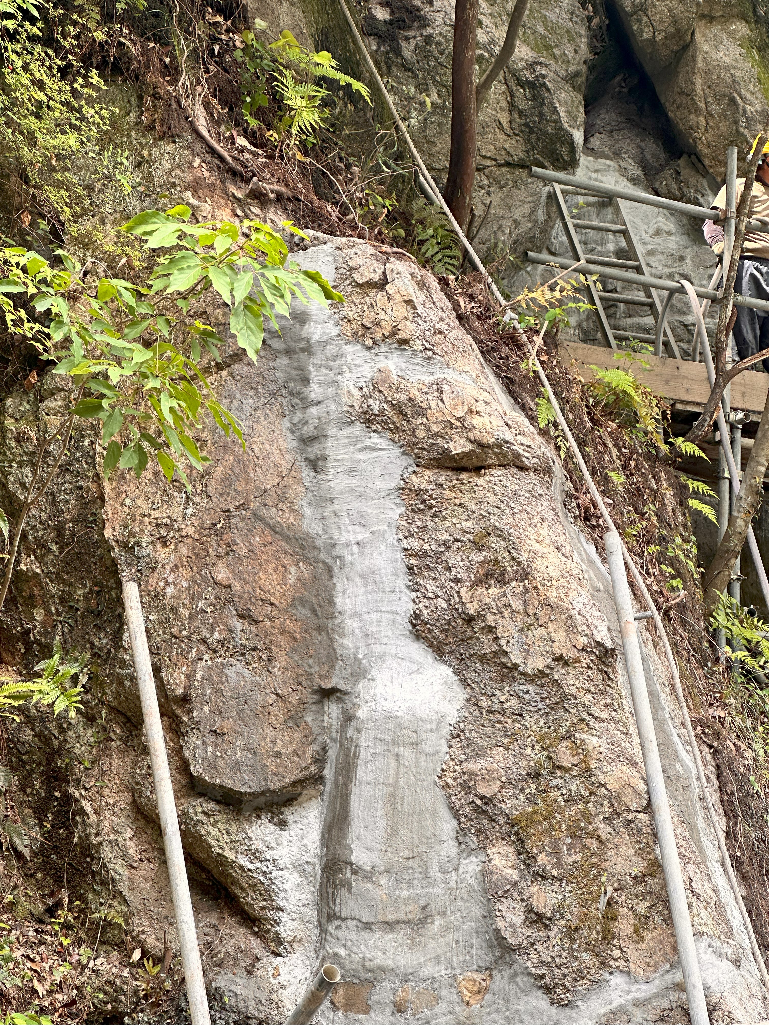 吹付目地工 岩盤接着